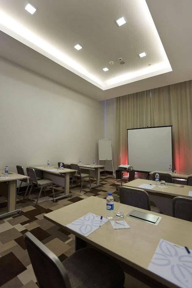 Hilton Garden Hotel 4*